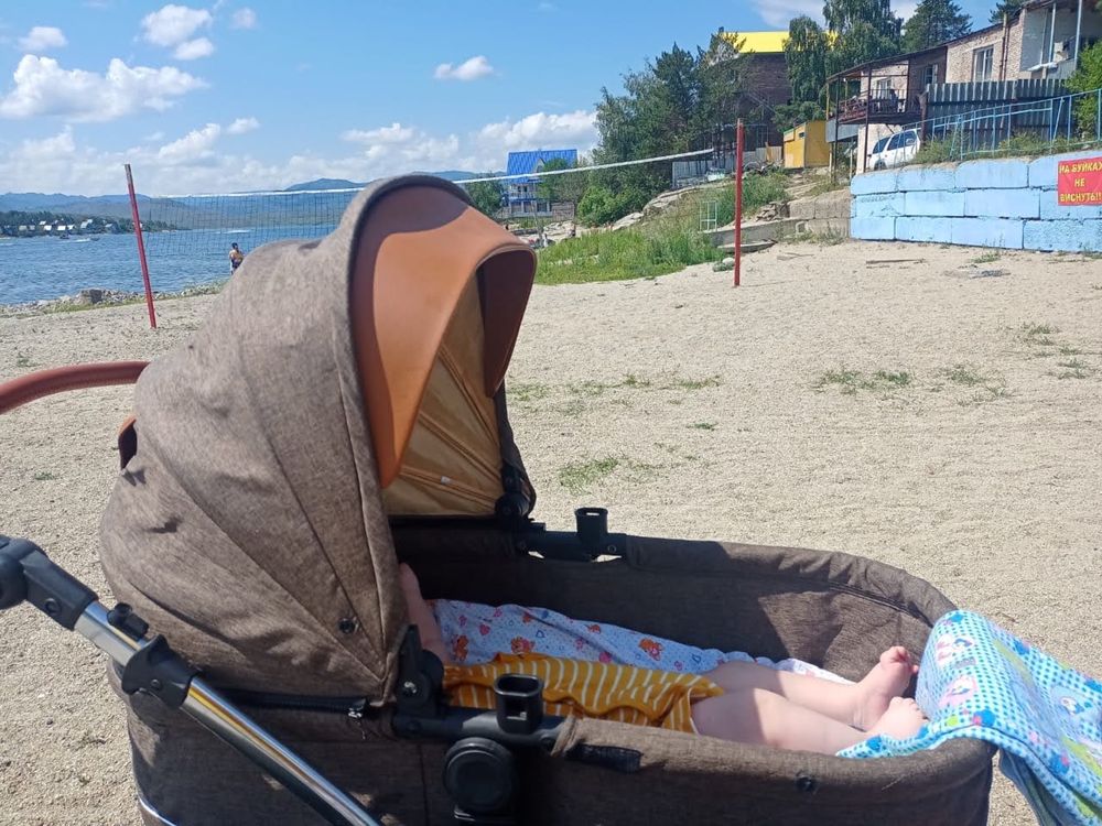 Продам детскую коляску+в подарок кокон