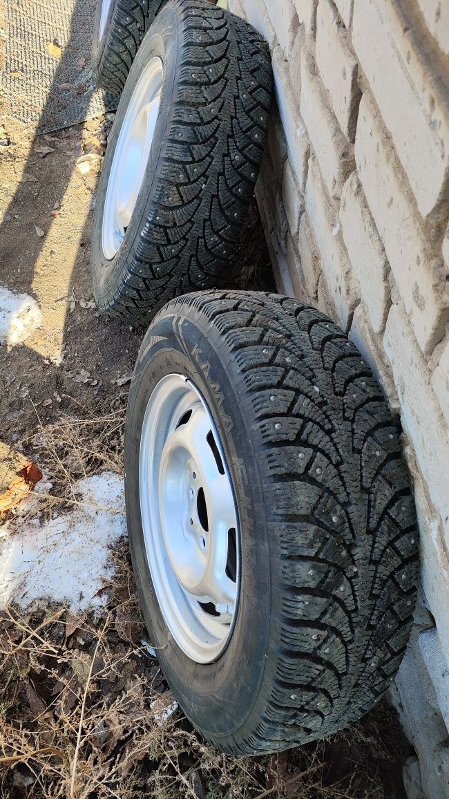 Зимние шины на ВАЗ в сборе с диском 175/70/R13