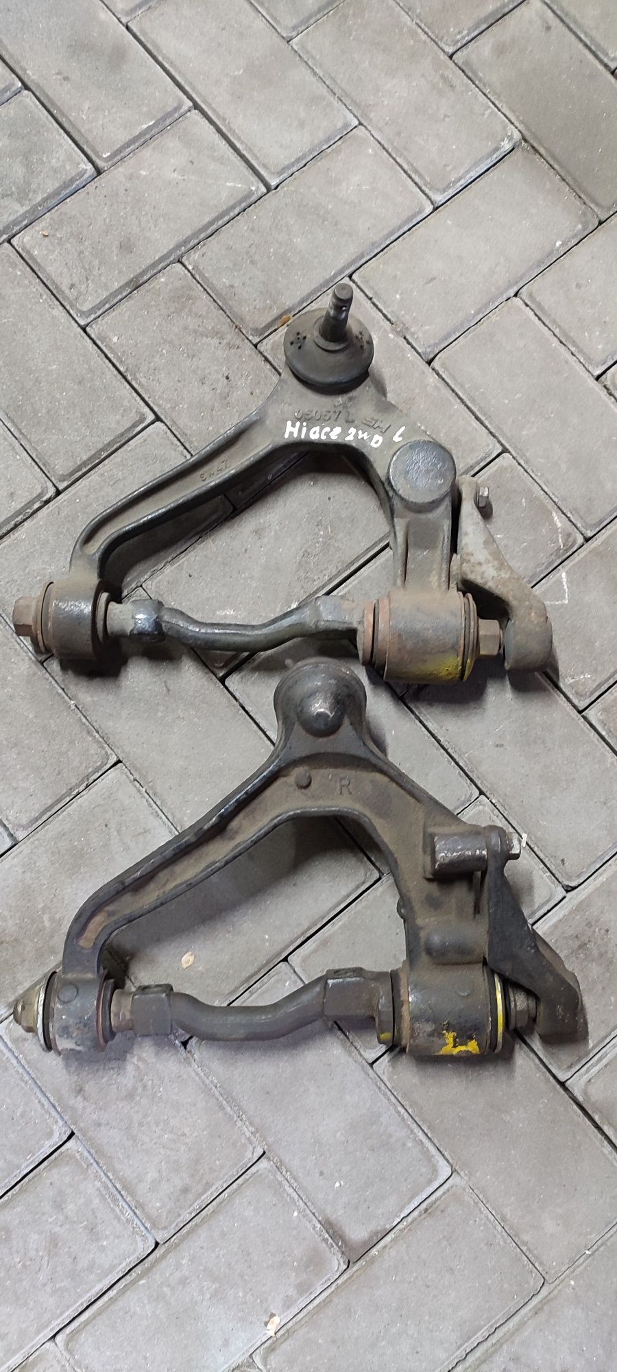 Рычаги Toyota Hiace 106  2WD 4WD (верхние)
