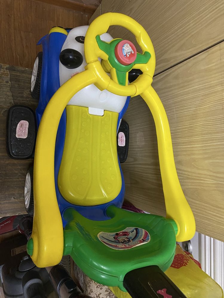 Продам машинку детскую