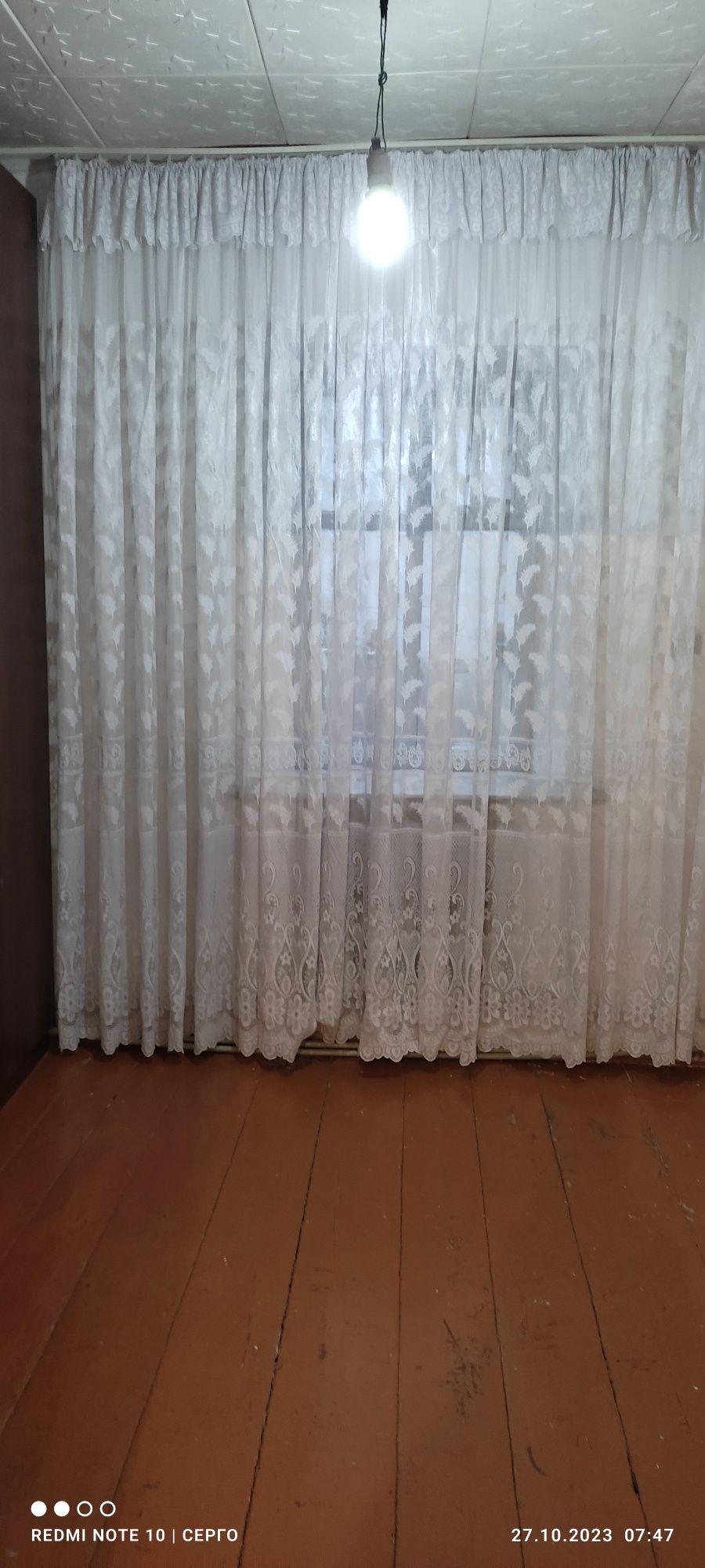 Задаётся в аренду пол дома.