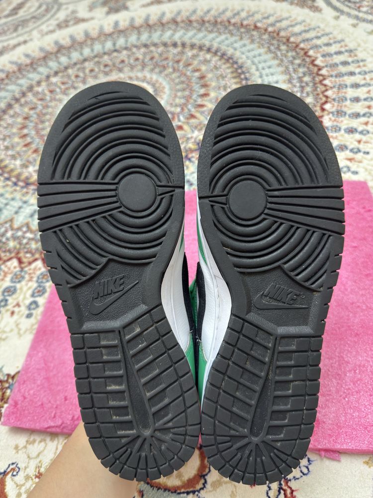 Nike Dunk оригинал, почти новые, 2-3 раза носил