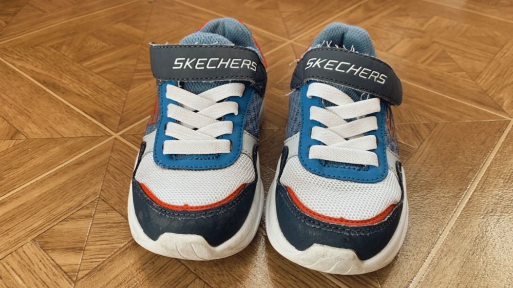 Детские кроссовки