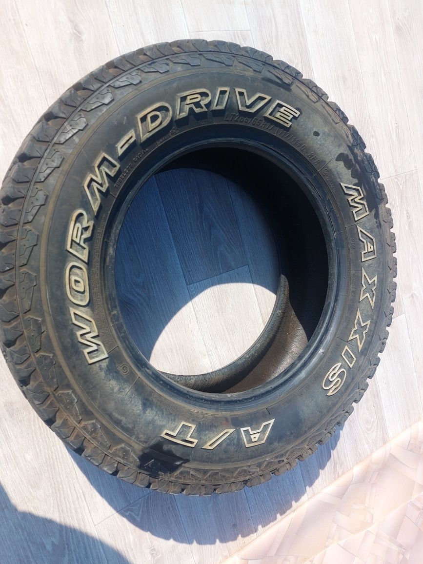 Продаётся  бу покрышка на пикап 265/65 R 17