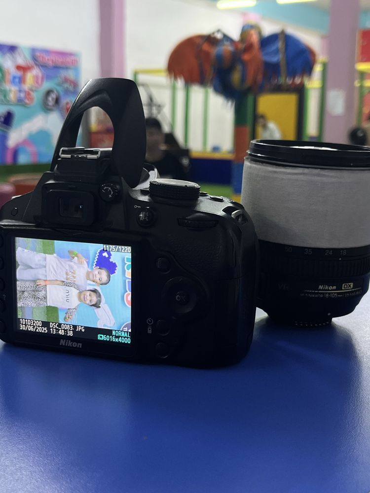Nikon 3200 с хорошим состоянием, с двумя объективом