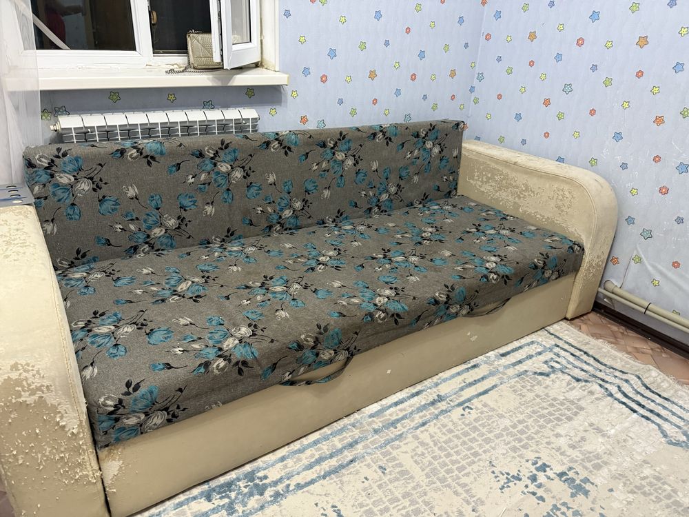 Диван сатылады жиналмалы. Құрып қоюға болады или жинап как диван
