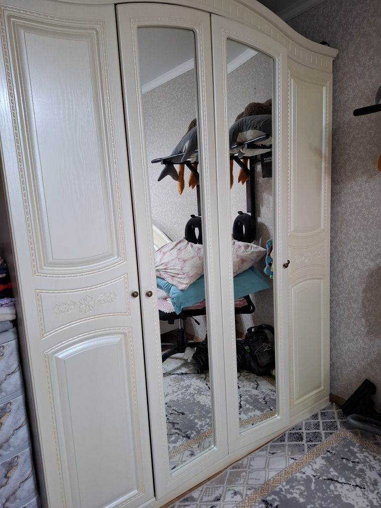 Продам Спальный гарнитур