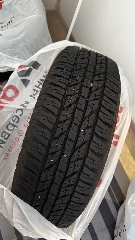 Продам 2 шины yokohama geolandar A/T , размер 245/70/16