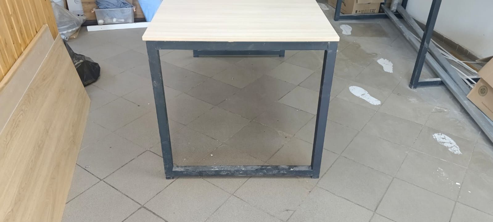 Стол новый 3 штуки в одни руки