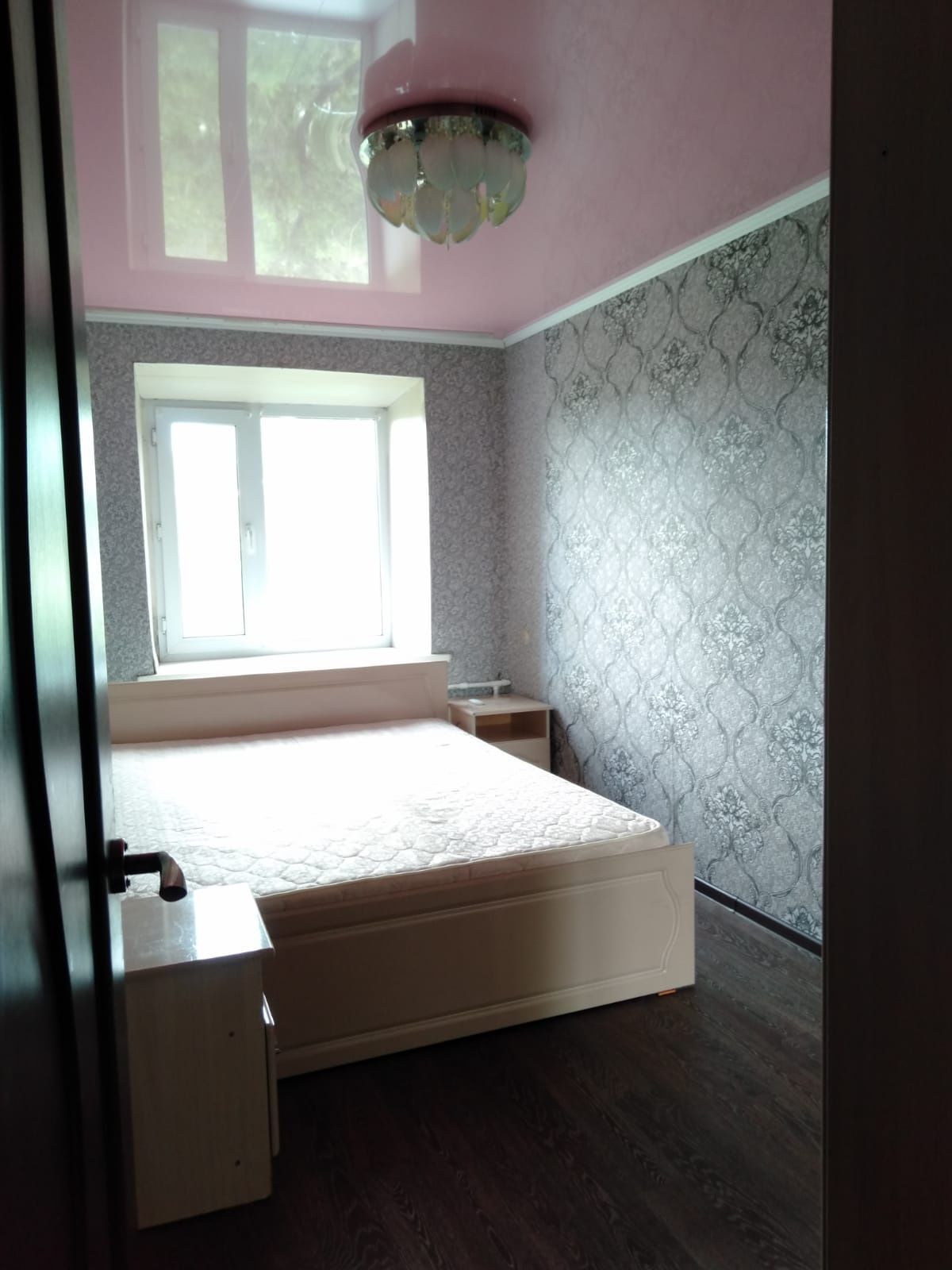 Продам двухкомнатную квартиру по Б. Независимости 15.