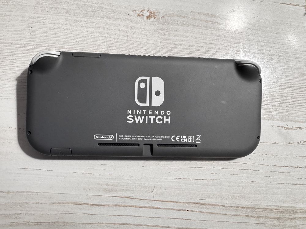 Продам Nintendo switch Lite(в идеале)