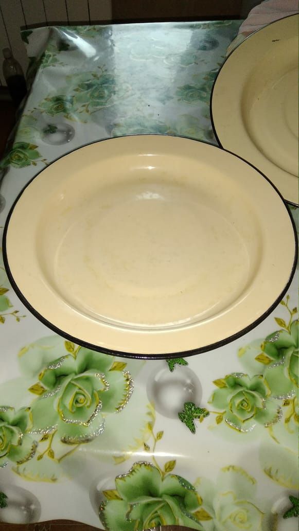 Продам блюда эмалированные для горячих блюд. 7 шт.Б/у.