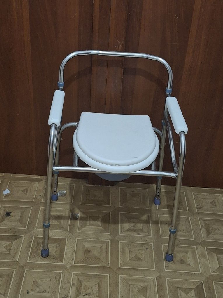 Санитарный стул туалет