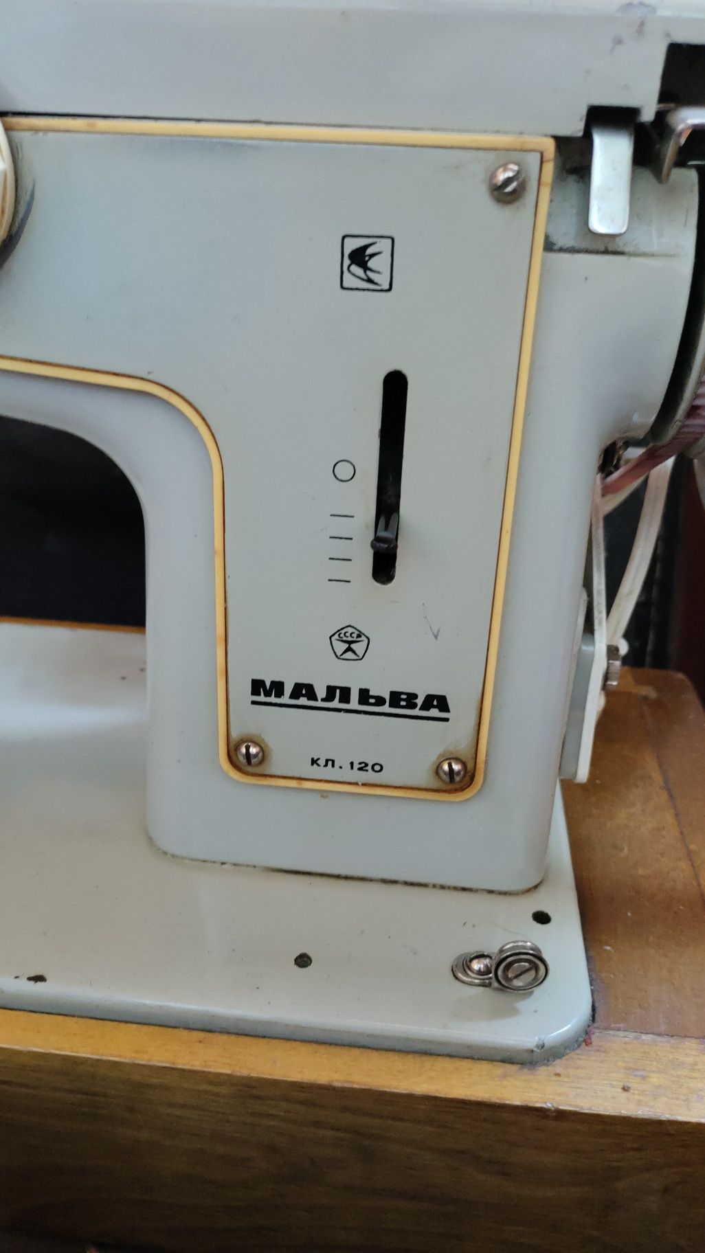 Продам швейную машину Мальва