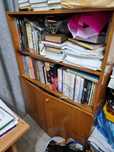 Отдам даром компьютерный стол и книжный шкаф. Самовывоз