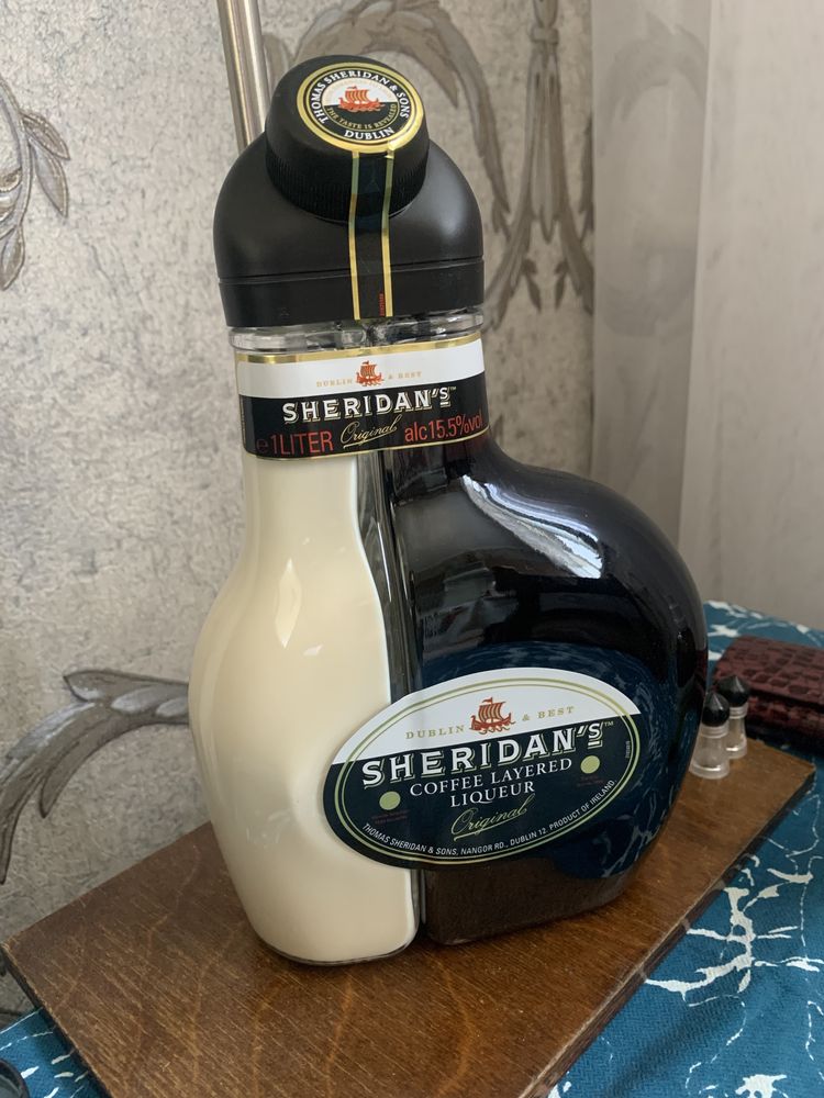 Продам  SHERIDANS ликер  1 лит оригинал куплен в Дюти фри большая