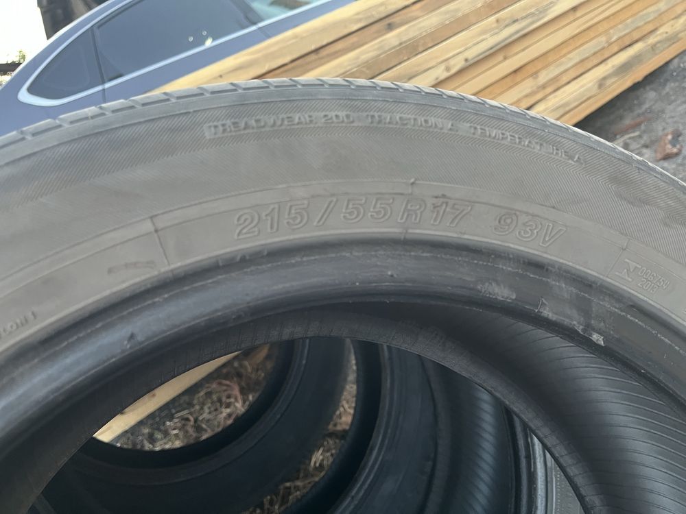 Продам резину 215/55/17