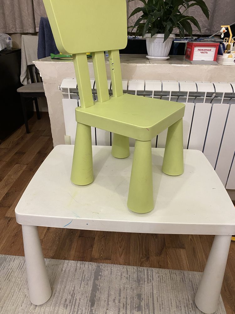 Детский комплект стол и стул IKEA
