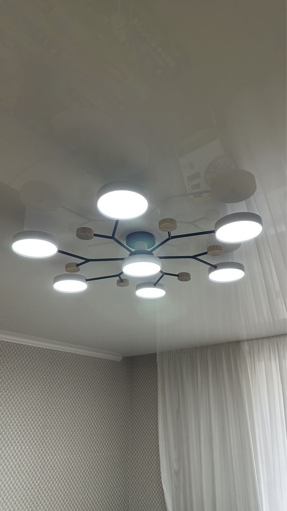 Продам люстру