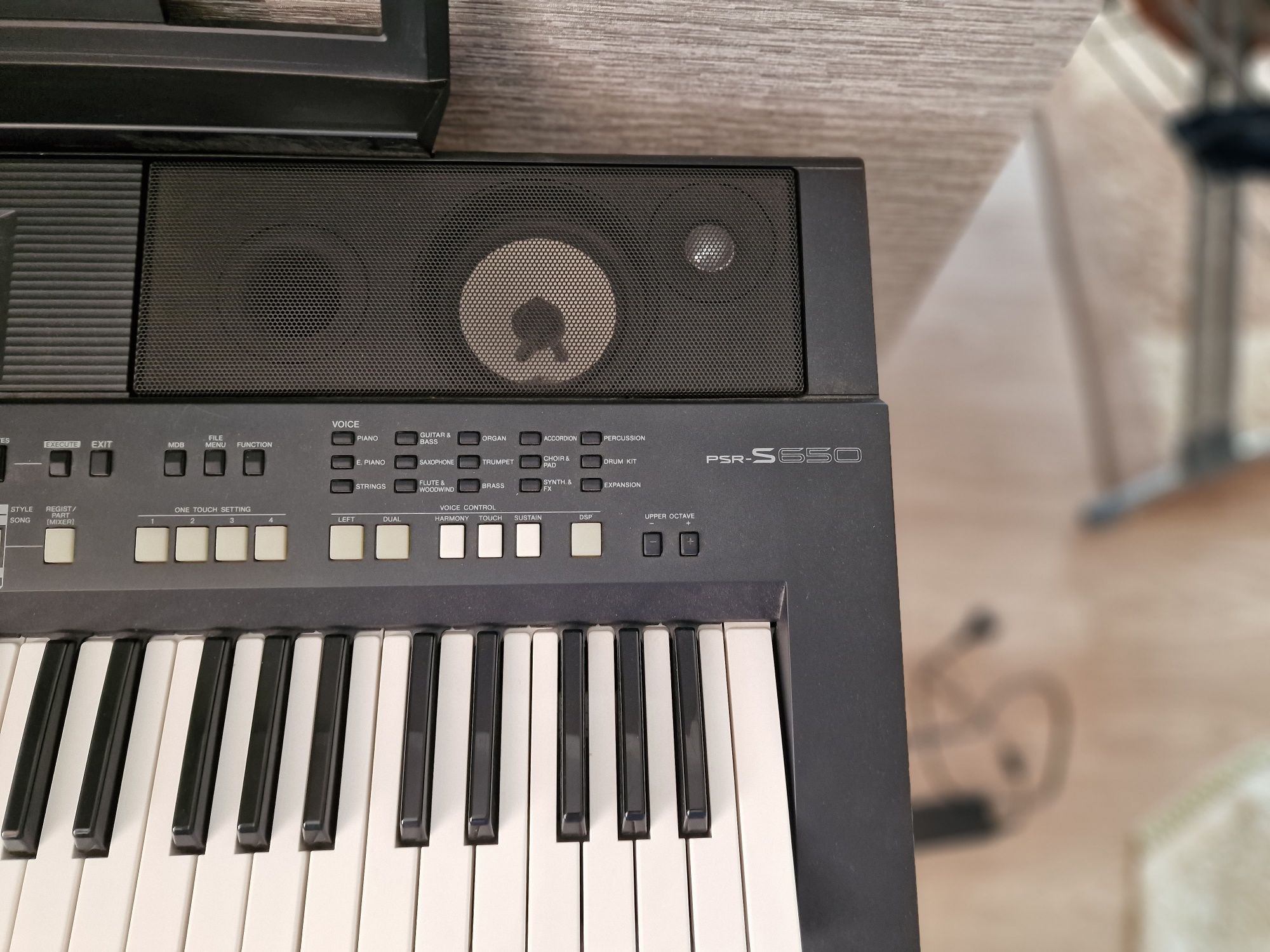 Продам синтезатор YAMAHA PSR-S650