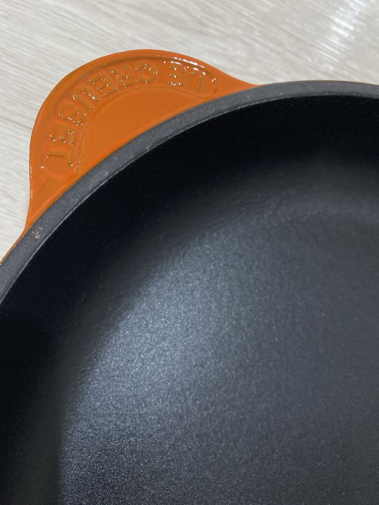 Сковорода Le Creuset оригинал  26см б/у: раз 5-7 пользвлсь, как новый