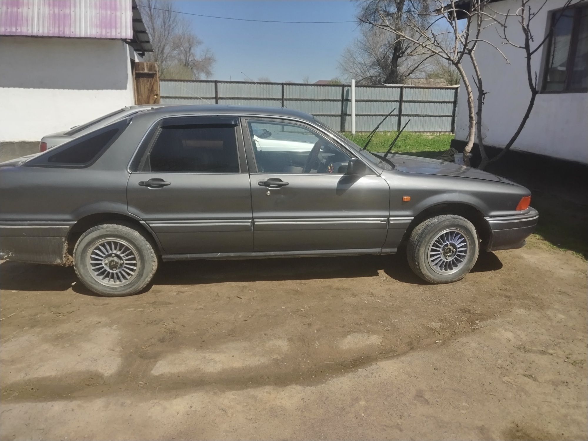 Mitsubishi galant