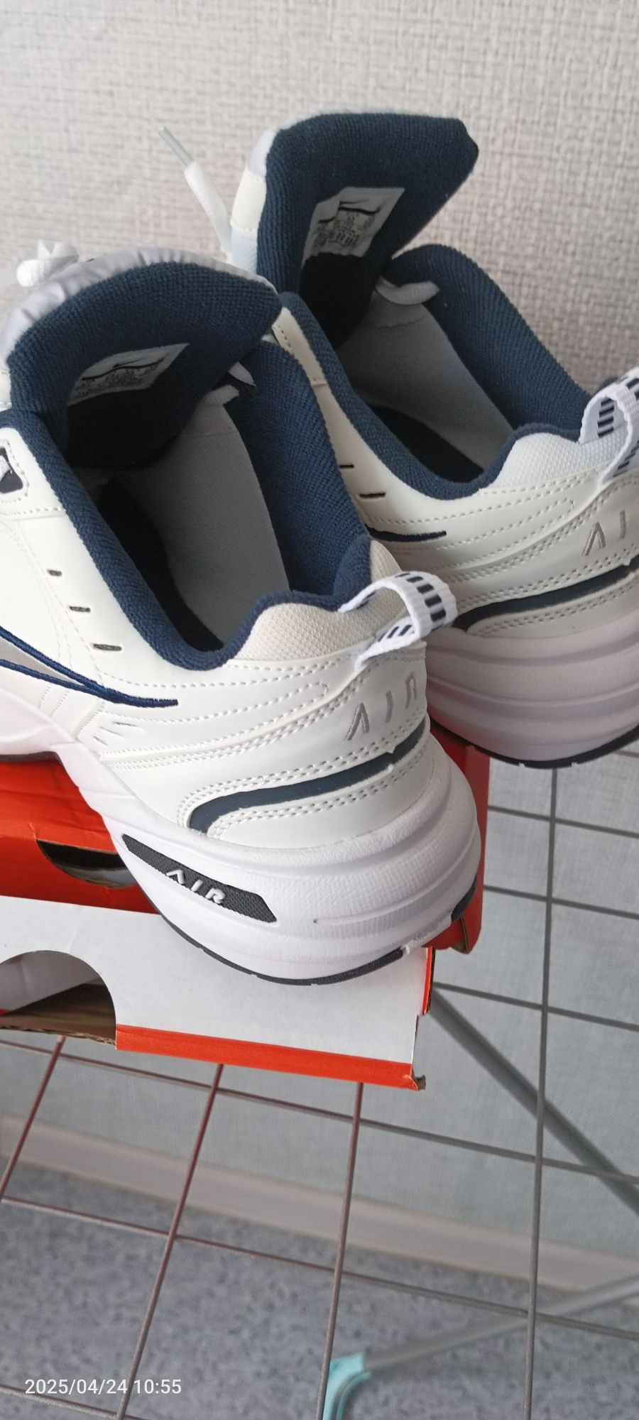 Nike Air Monarch 4