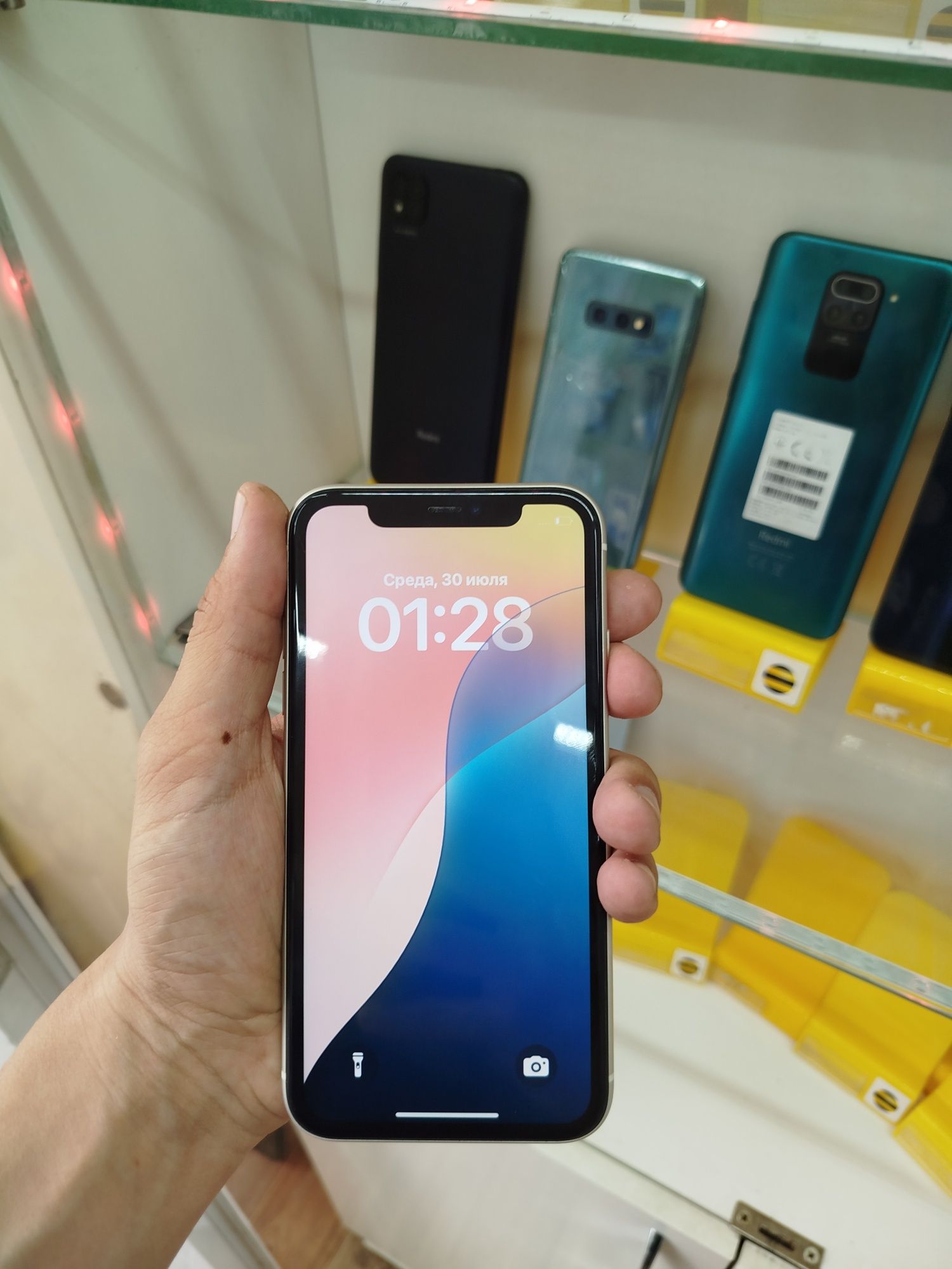 Продам iPhone 11