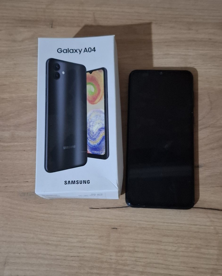 Смартфон  Samsung A04