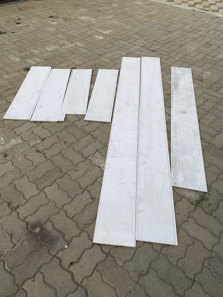 Отдам потолочные панели белые