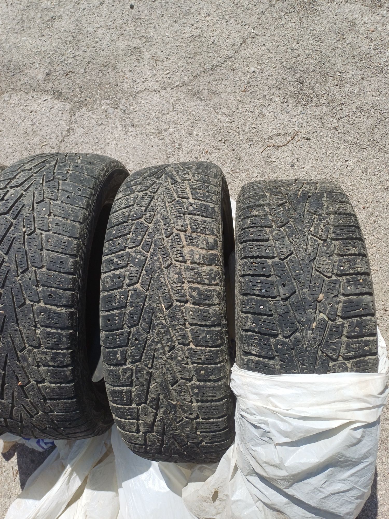 Продам шины на легковой автомобиль. Стояли на Шкода Октавия
