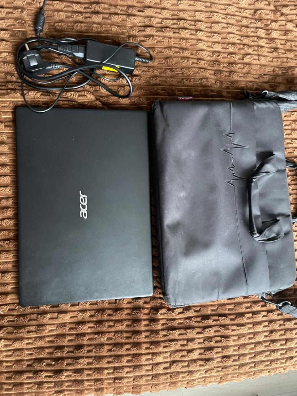Acer extemca 215-31 
4 ОЗУ 
460 Гб память