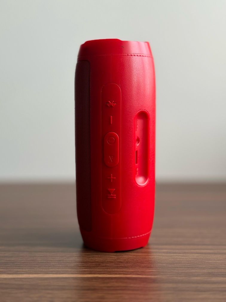 Мощная беспроводная Bluetooth колонка в идеальном состоянии.