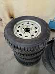 Продам зимние шины с дисками 235/70 R16