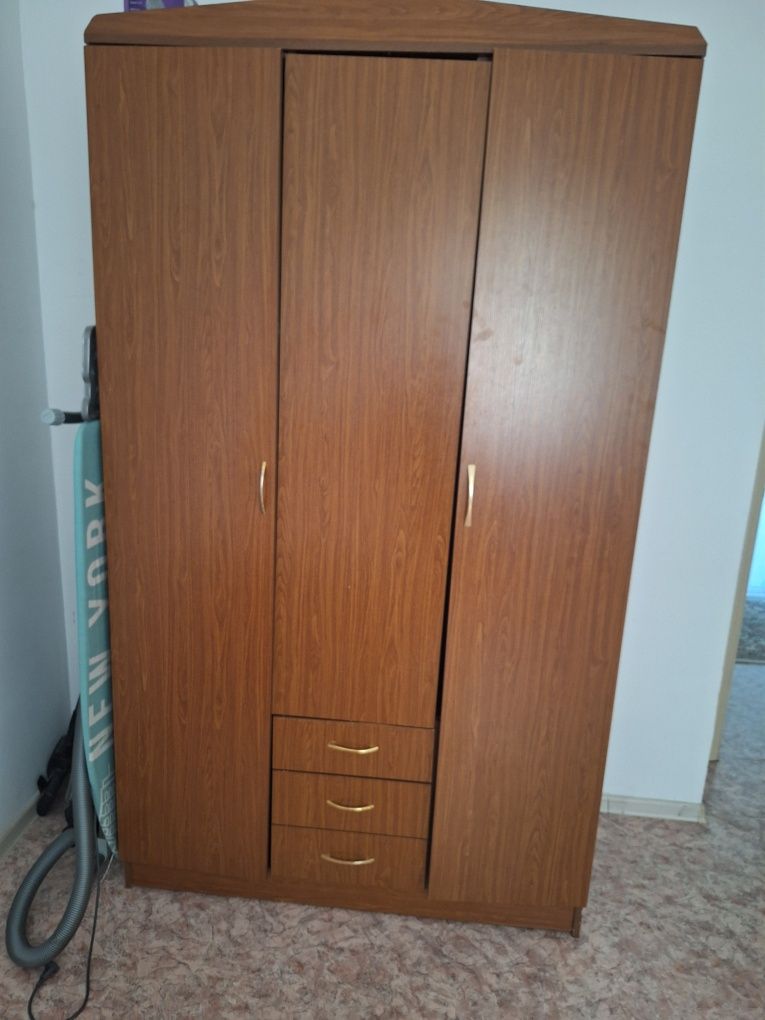 Шкаф для вещей в,