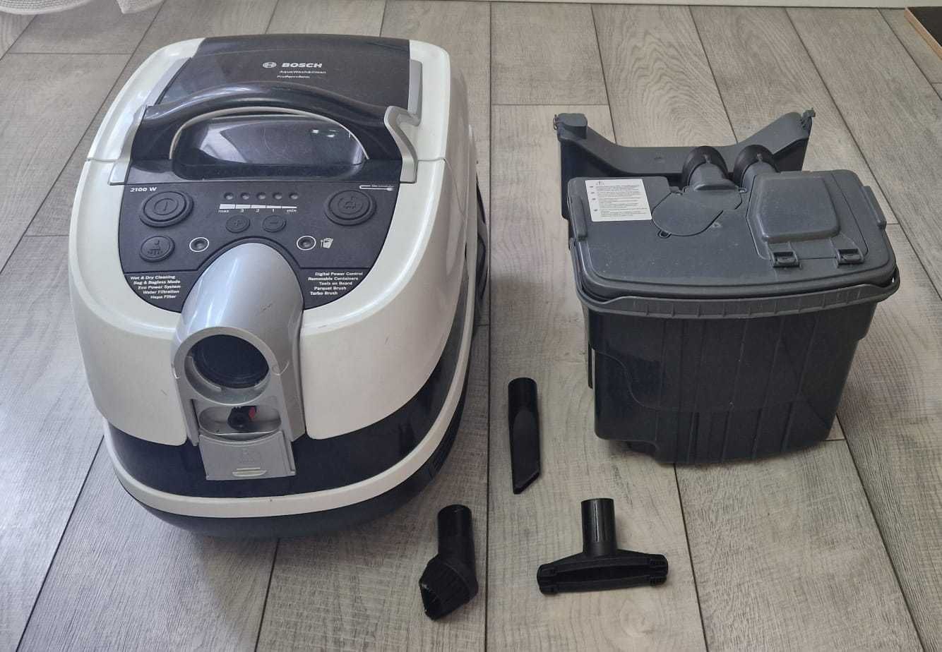 Моющий пылесос Bosch BWD421PRO б/у