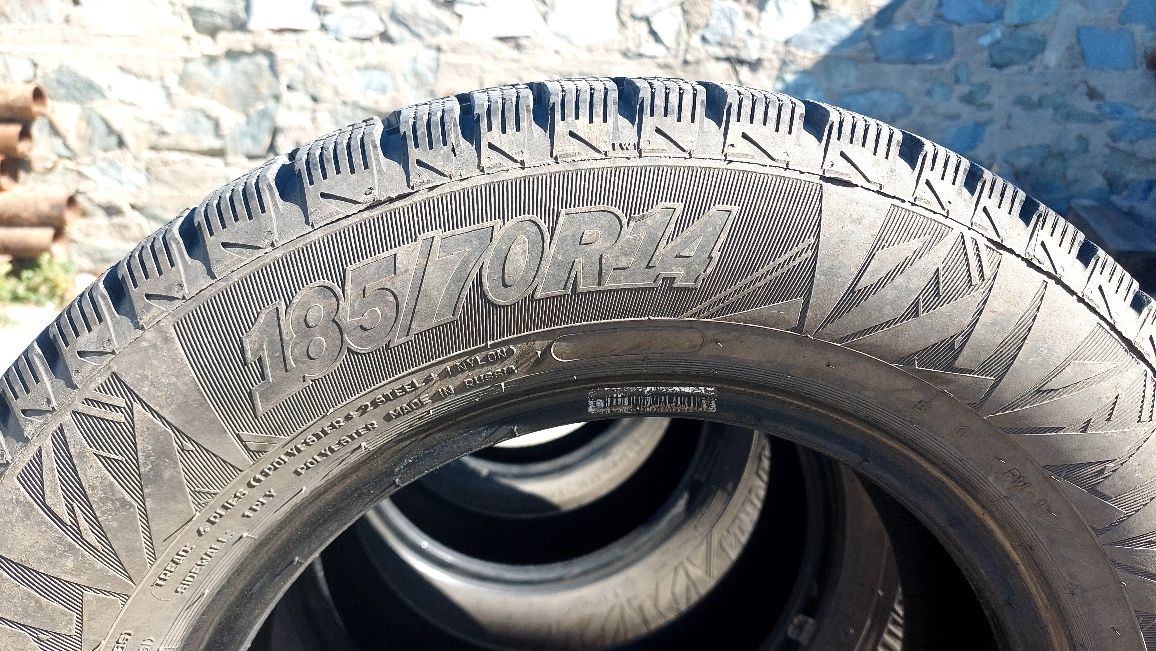 Продам резину на R14 лепучка.износ минимальный.износ минимальны
