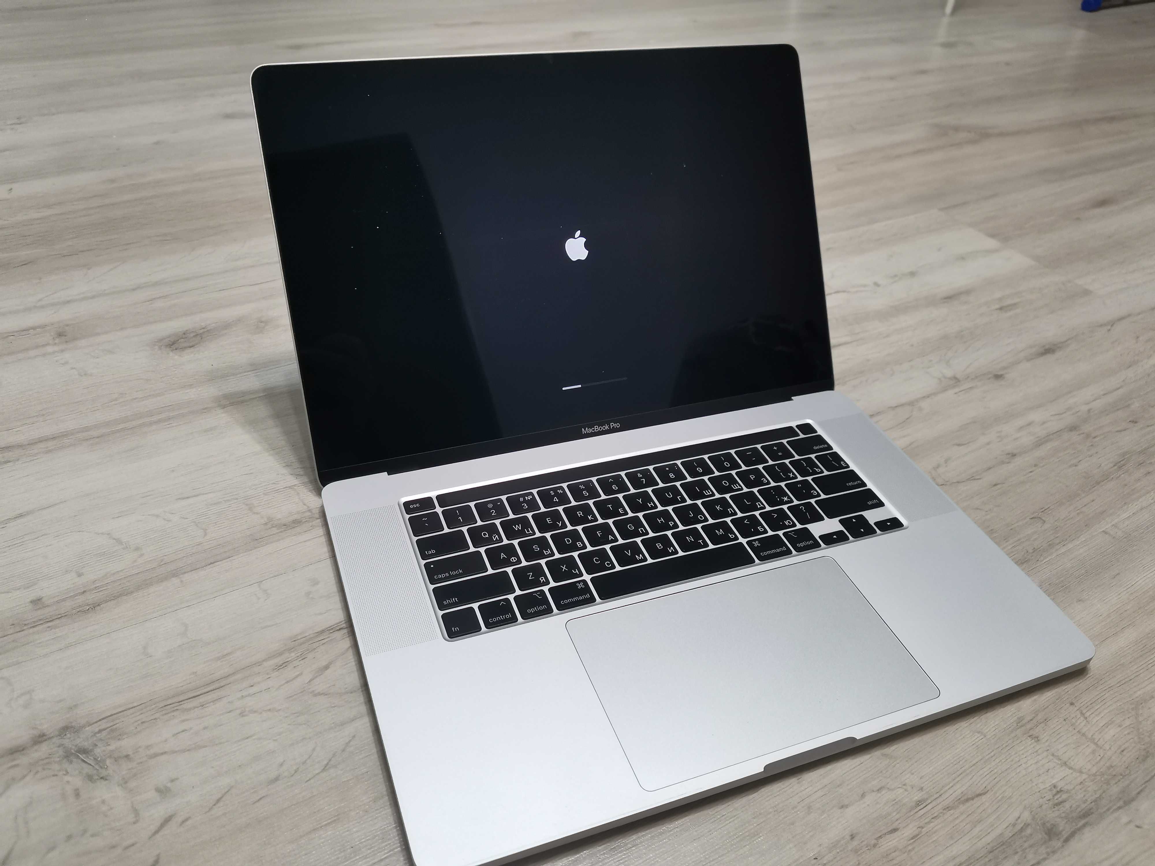 Macbook Pro 16" 2019; Intel Core i7 2.6 Ghz 6 ядер; 16 Гб ОЗУ; 512 Гб