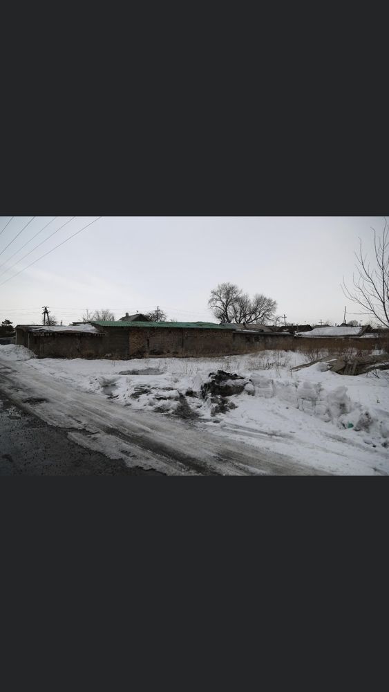 Продам дом с  помещением 585кв  так же дом с 4 комнатами