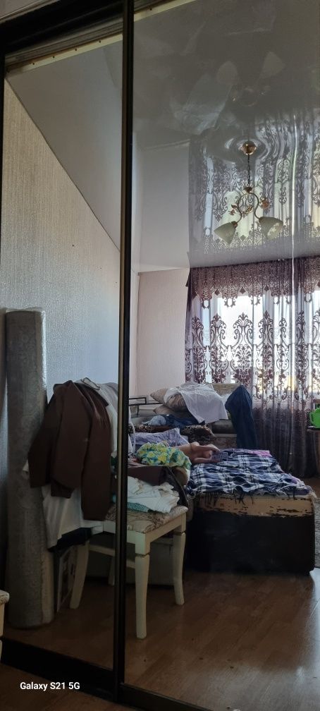 Зеркала перегородка в отличном состоянии