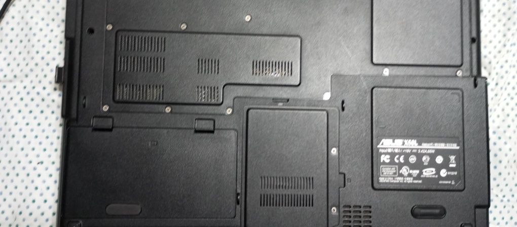 Ноутбук ASUS в хорошем рабочем состоянии.