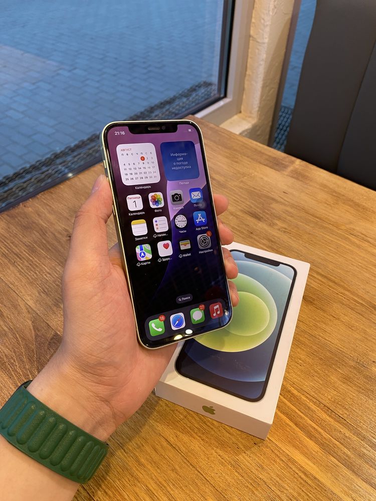 Продам iPhone 12