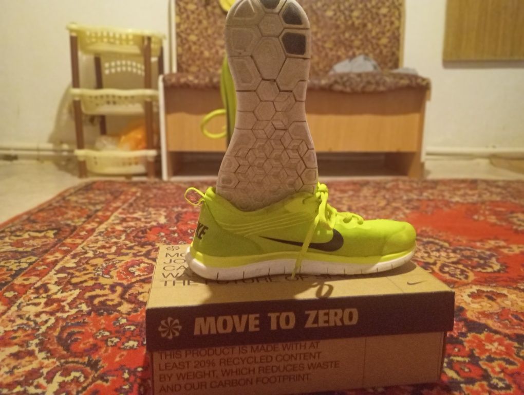 Продаю беговую кроссовку Nike free 4.0