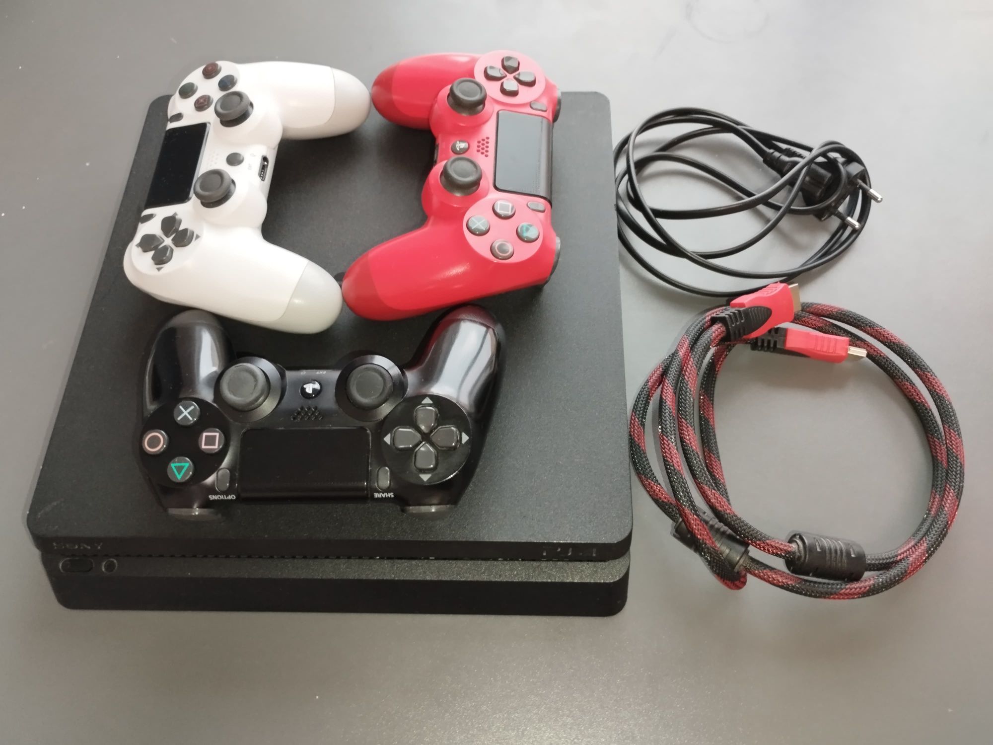 Playstation 4 slim, 1 tb(в хорошем состоянии)