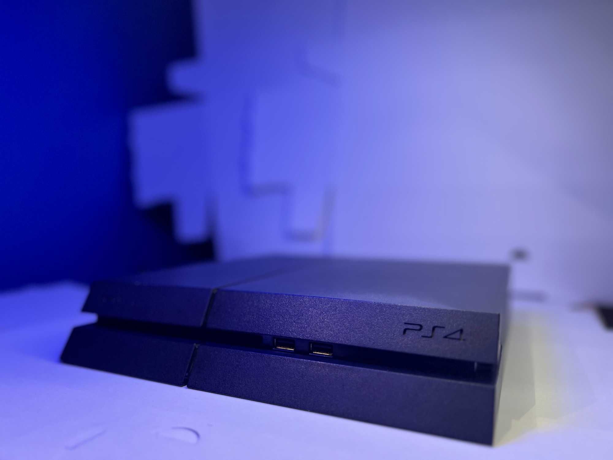 PlayStation 4 classic пс4 fat БУ (PS4)+4 игры+2 джойстика (геймпад)