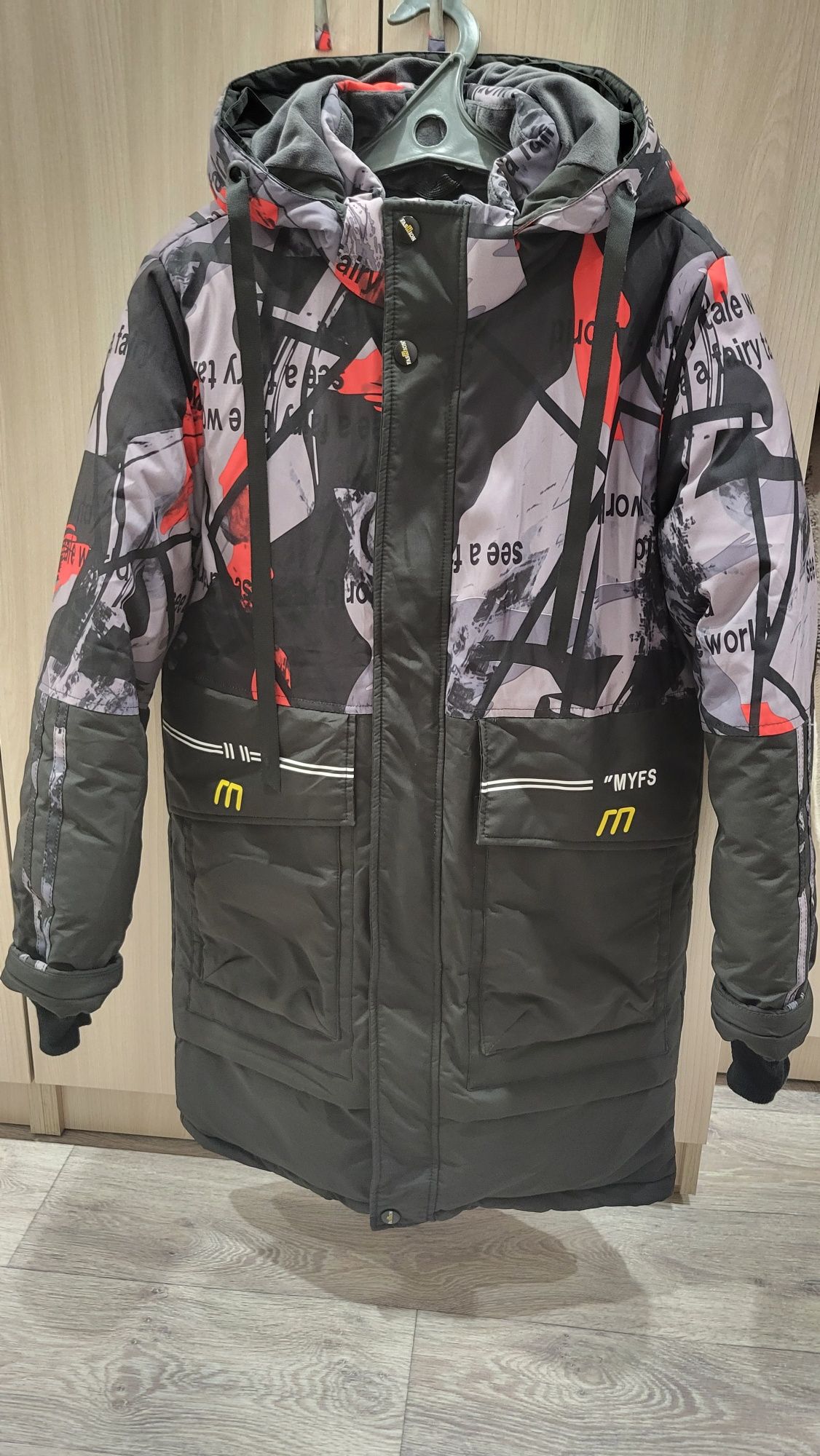 Продам тёплый пуховик на мальчика