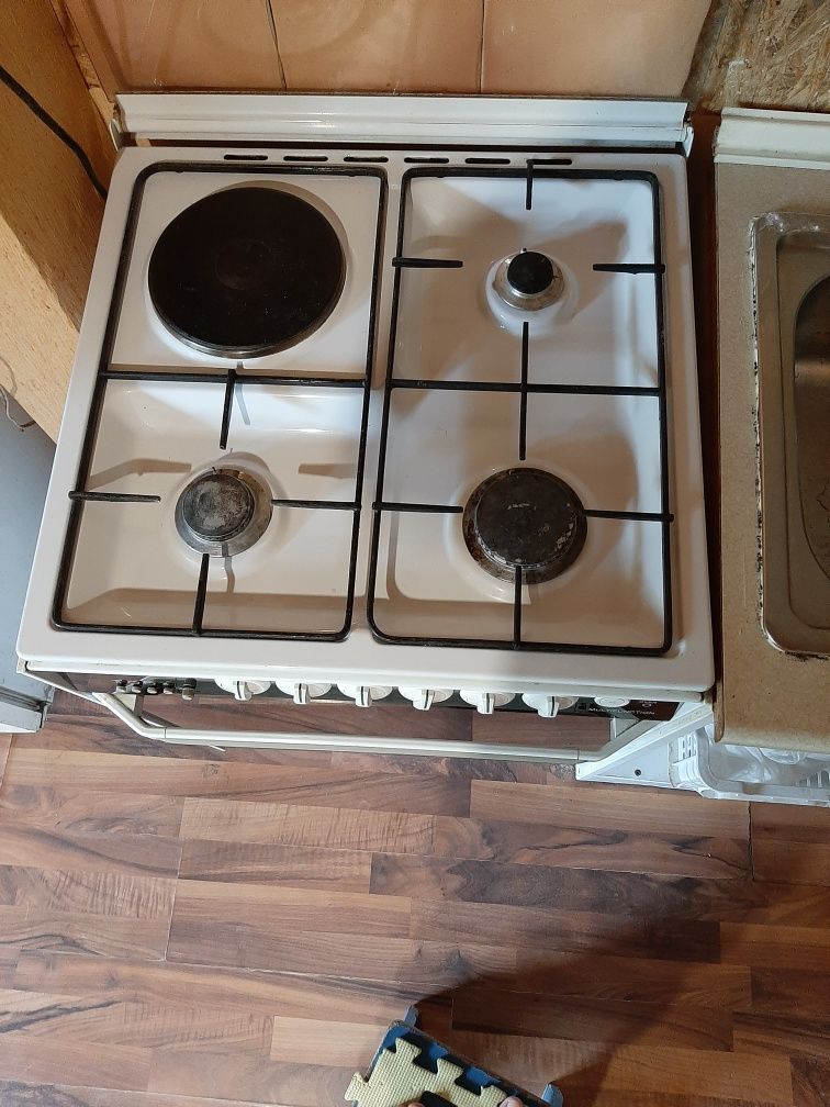 Продаём газовую плиту BEKO 1833