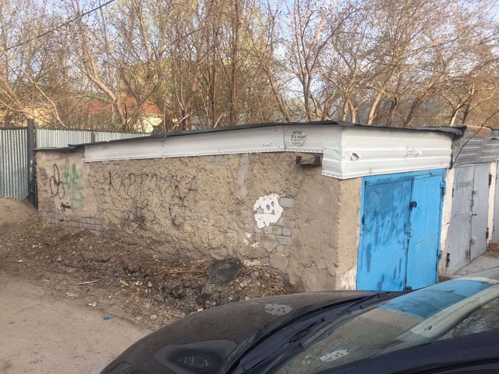 Гараж в центре города, пересечение улиц Богенбая-Сарыарка.