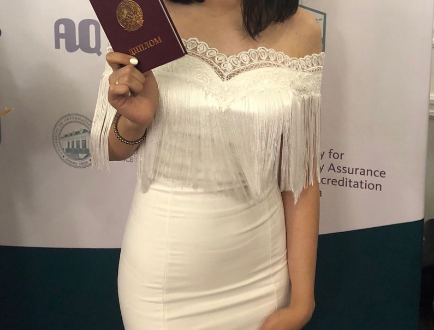 Белое платье на выпускной