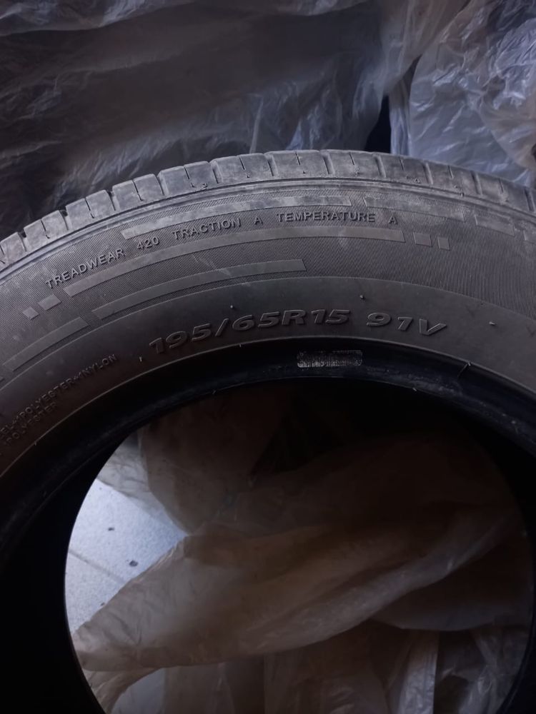 Продам 2 шины 195/65/15